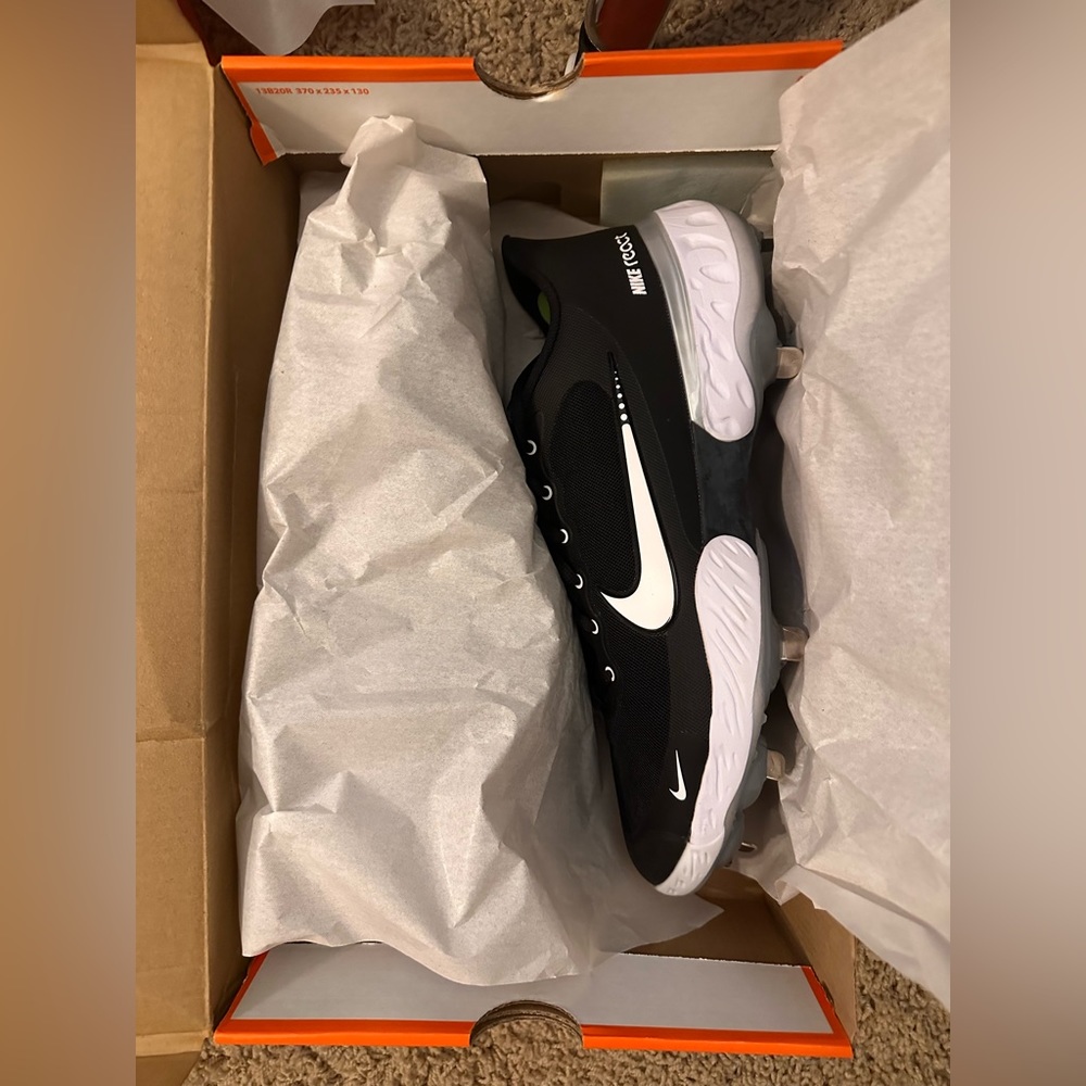 Nike Alpha Huarache Elite 3 Low Cleats NEW IN BOX, NEVER BEEN WORN